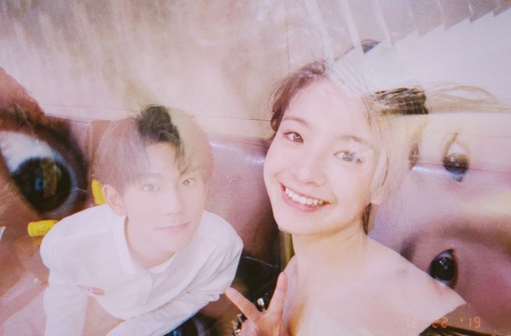 乔英子,林磊儿私下聚会,谁注意到英子做了啥?不相信只有19岁!