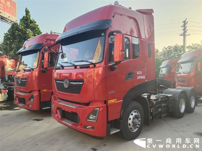 东风商用车首批东风天龙KL油电混合牵引车成功交付