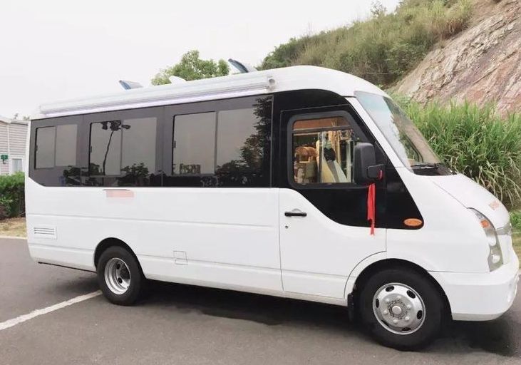 五菱一心为百姓,全新房车亮相,长近6米能住6人,或仅18.8万