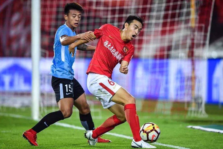 冯潇霆把申花当第2个家,感谢恒大球迷,球迷:这就不把大连当家了