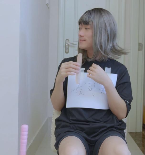 主播也有职业素养,和平精英一哥如此放得开,这女装太美了