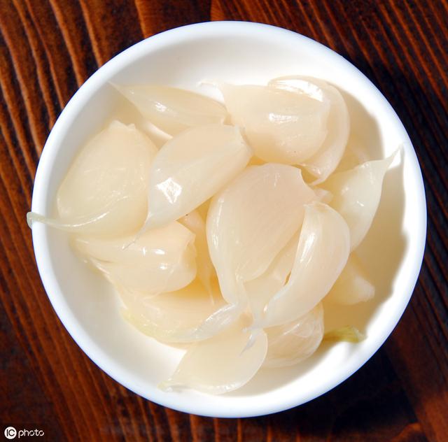 糖蒜怎么腌教你秘制新吃法做出的糖蒜酸甜脆爽赶紧学起来
