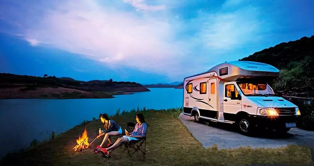 外出自驾游,房车比普通车具有哪些优势?