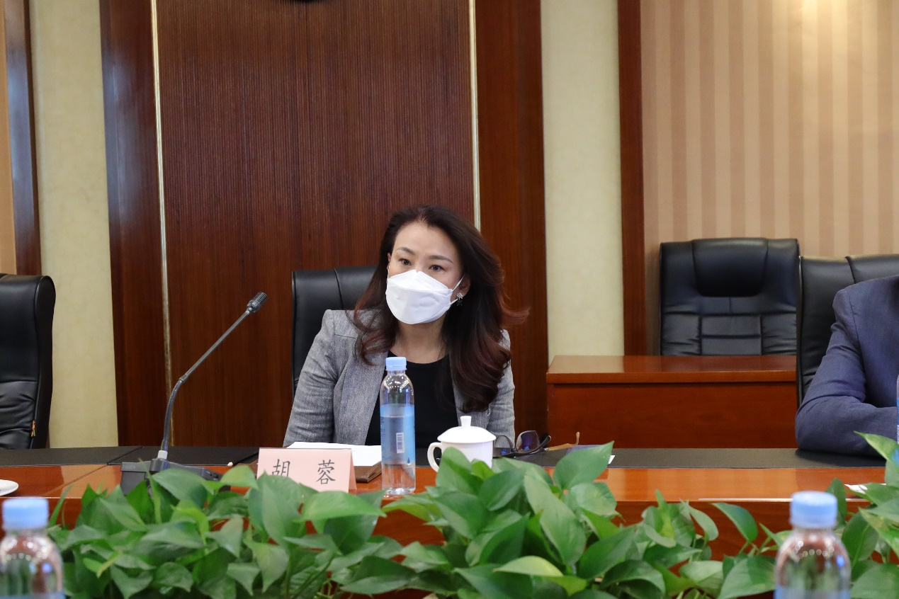 有中国中医科学院中医临床基础医学研究所书记,副所长,研究员王燕平