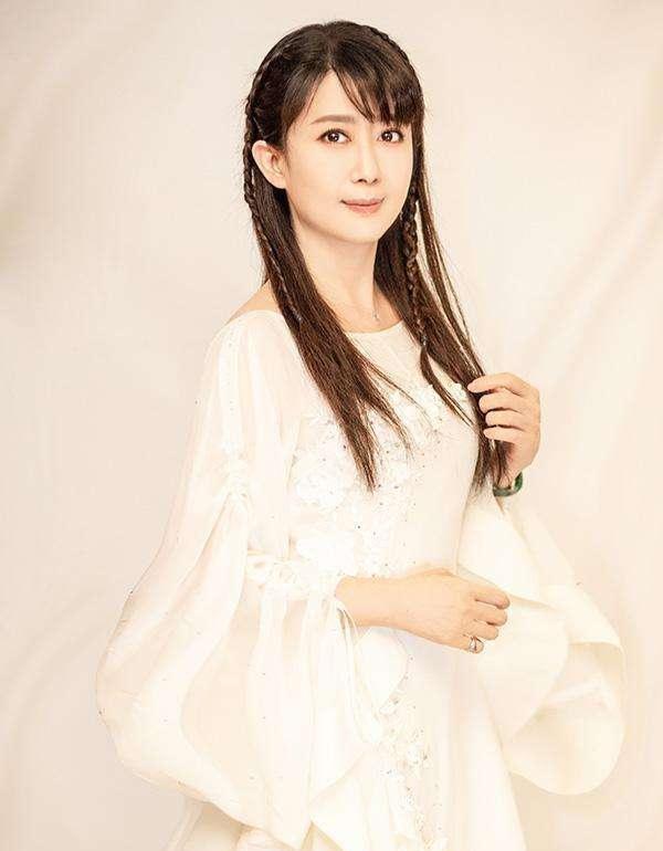 50岁孟庭苇罕见晒近况离婚后至今单身歌声引发回忆杀