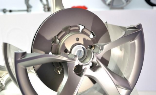 为什么医院里用的假肢都是钛合金?钛合金为何能和人体相容