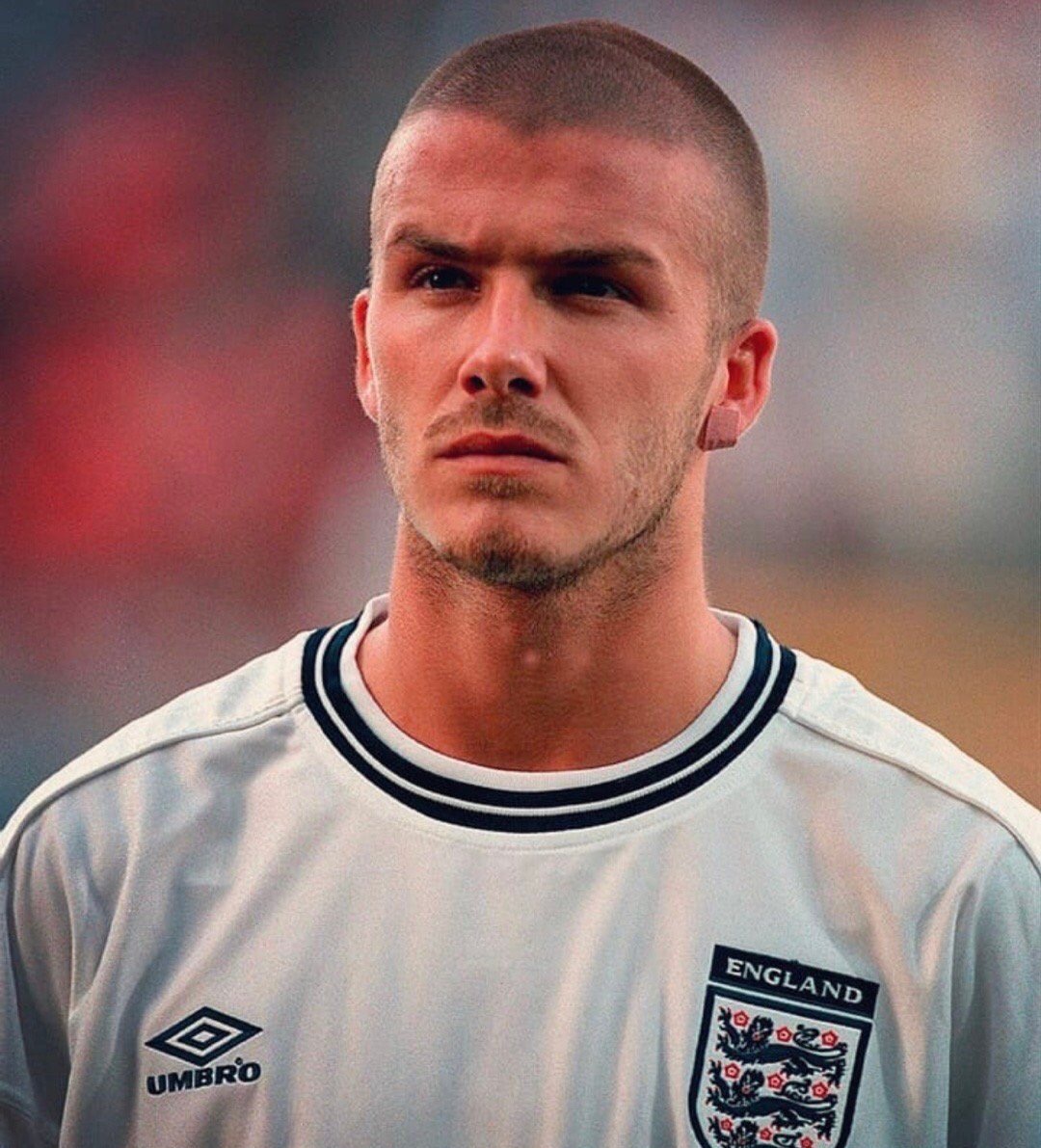 45岁贝克汉姆"秃头"上热搜 网友:太秃然!时光对男神做了什么