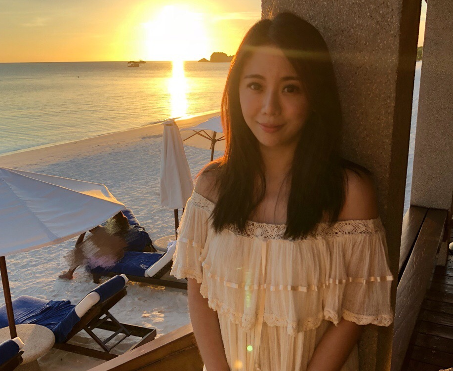 江佩蓉侯佩岑逛街,背百万豪包,去素食餐厅吃下午茶很接地气了