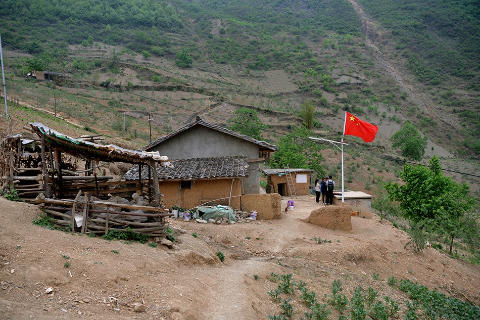 脱贫记|告别2556级钢梯,凉山"悬崖村"集体搬新家