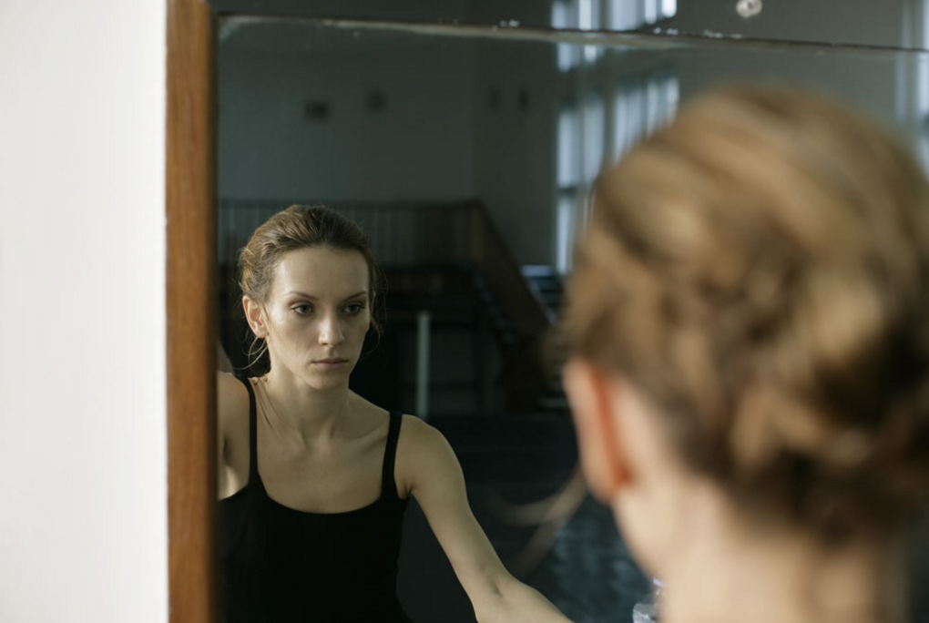 你比镜子中的你丑30%,镜子中的人到底是谁?