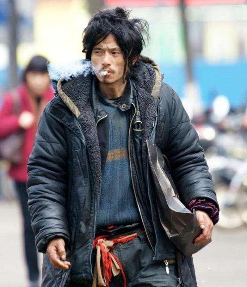 10年了,当年红遍全网的"犀利哥",如今过得怎么样了?