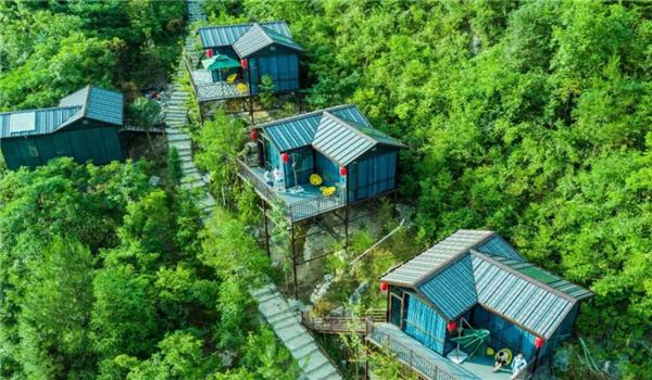 中国一建在悬崖上的酒店,四面都是玻璃墙,游客却络绎不绝