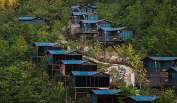 中国一建在悬崖上的酒店,四面都是玻璃墙,游客却络绎不绝