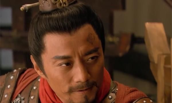 《荡寇志》开篇,梁山大寨的聚义厅就不明不白燃起熊熊大火,杏黄旗也被