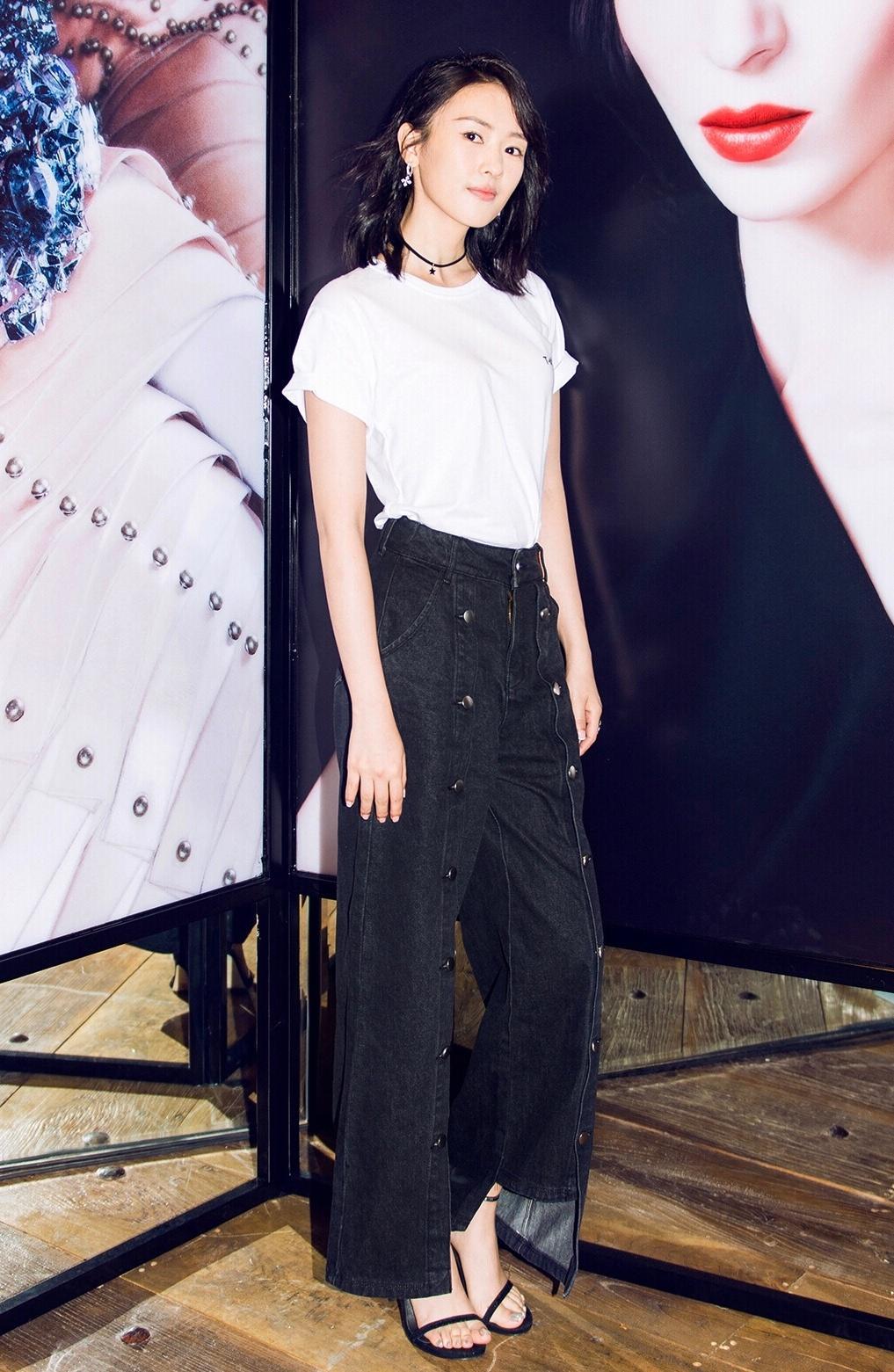 中性风格穿搭气质感爆棚,女神的她果然很撩人|童谣|气质|牛仔裤_新浪