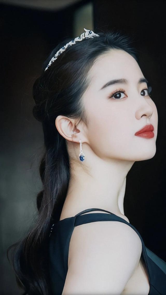 刘亦菲晒库存美照一双鞋子成为亮点网友仙气少了点