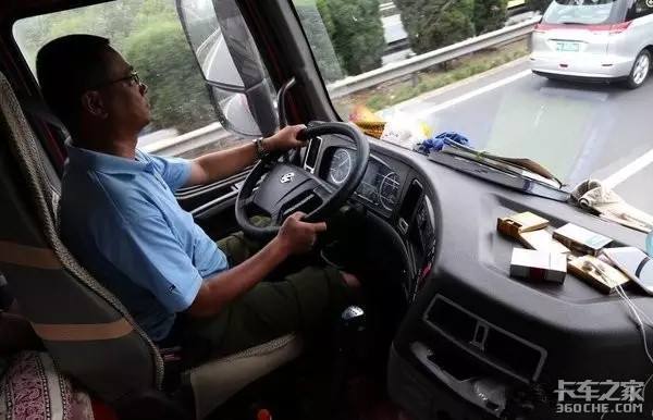 在加水站吃饭被骂是穷鬼卡车司机真的那么不堪吗