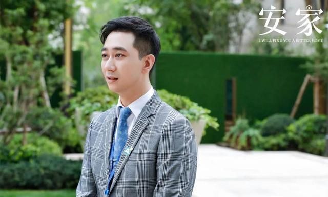 在热播剧《安家》中饰演的王子健业务能力强,人设性格好,深得观众的
