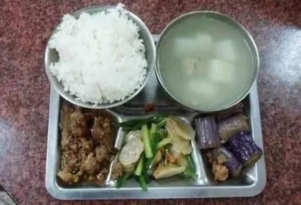 各国的监狱餐都吃些什么?老狱警说出大实话,网友炸开锅