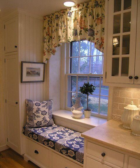 飘窗不砸,顺势扩大打一圈柜子,凹下去30公分就是卡座