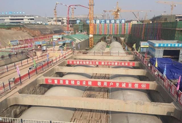山东建设的一条地铁，全线设21座车站，车辆选型是B型车6辆编组