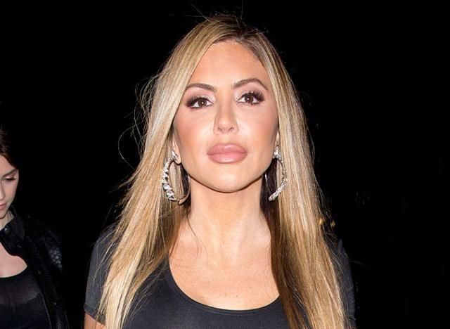 皮蓬前妻拉尔萨一身黑色紧身衣引人注意,45岁风韵犹存