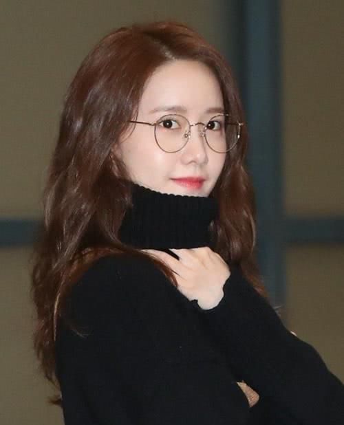 林允儿戴眼镜,iu戴眼镜,lisa戴眼镜,看到鞠婧祎:美到不敢看