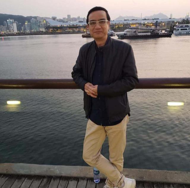 金牌绿叶钟志光则是毕业于香港中文大学哲学文学硕士.