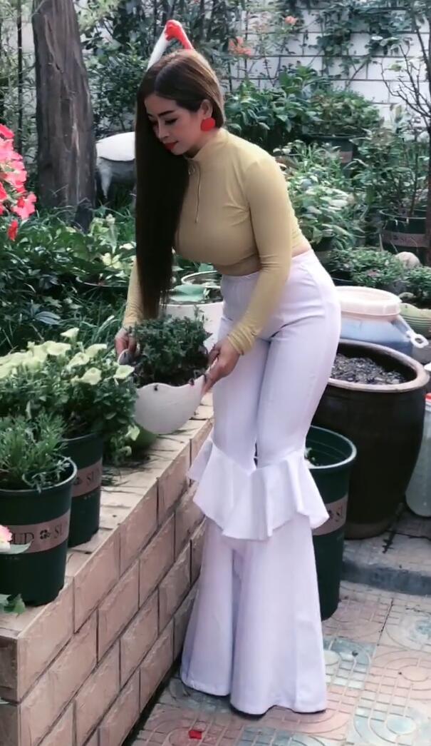 追逐时尚的40多岁成熟美女,自带紧凑感,不输年轻人|美女|时尚|年轻人_