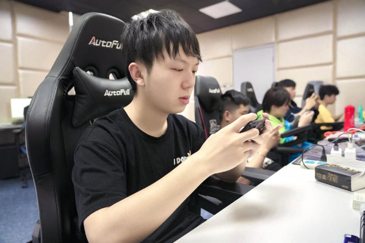 王者荣耀:fly合同到期,被传要离开qg,到底是因为什么?
