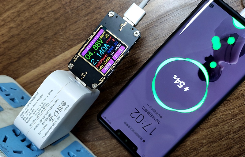 usb-a口对华为p40充电,充电电压4.88v,充电电流2.14a,充电功率10.