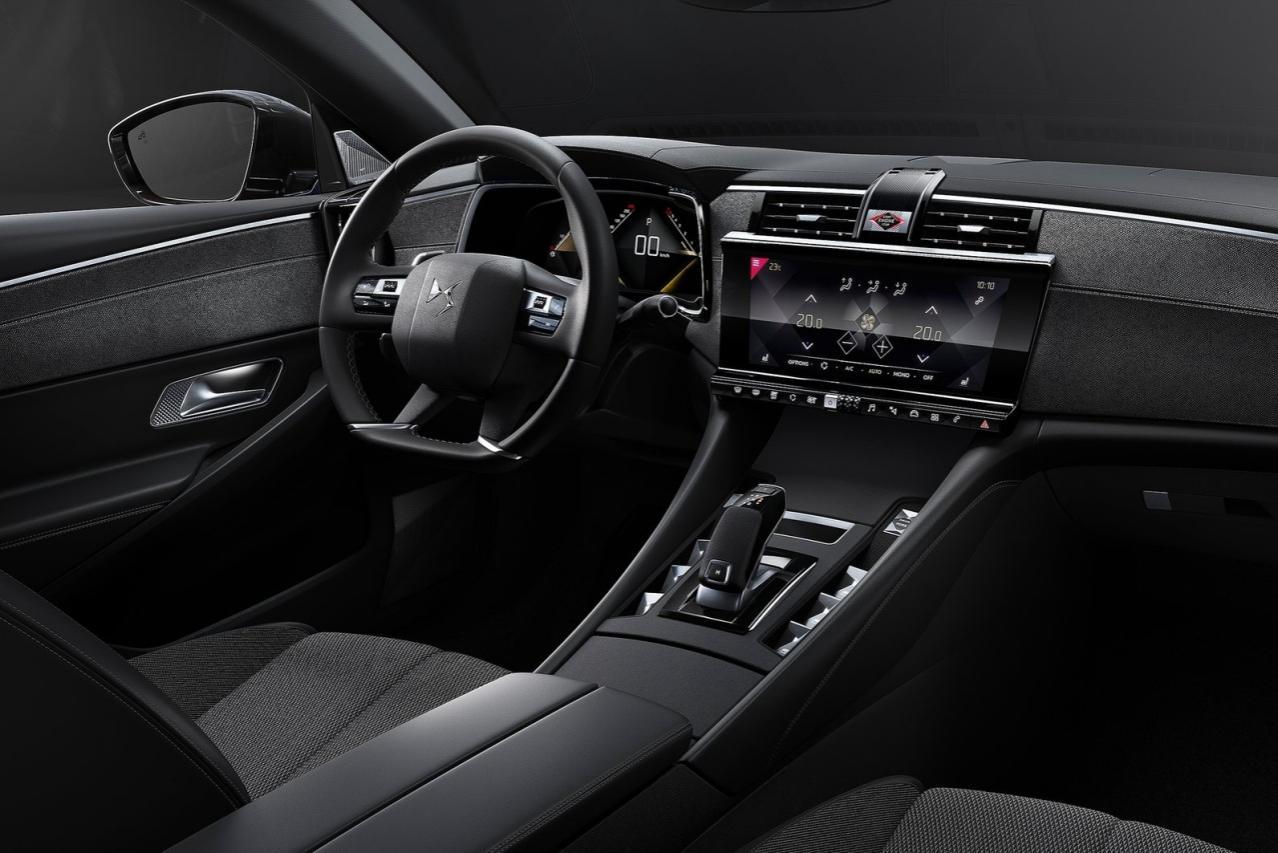 ds9实车亮相,车长超4.9米,颜值远超c级和3系