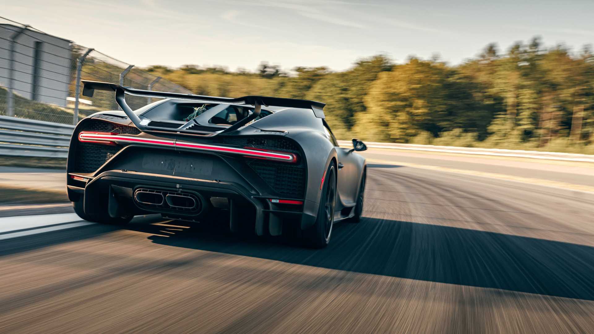 限量60台/售价300万欧元 黑武士布加迪chiron pur sport赛道谍照