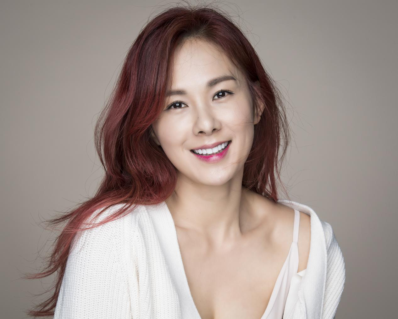 诸多大牌来袭,蔡妍邀你一起"云逛街"!