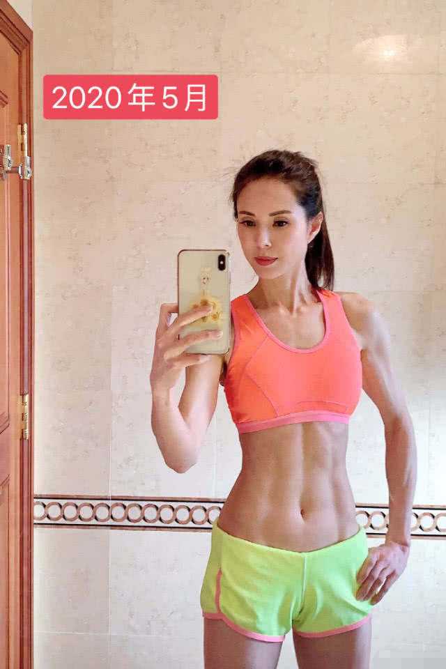 李若彤晒前凸后翘健身照,手臂肌肉线条太优越6块腹肌引网友羡慕