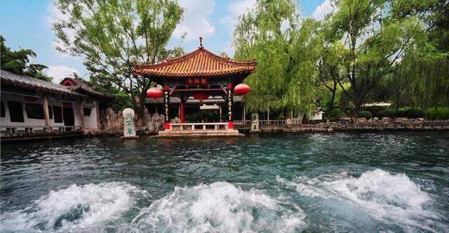 山东最受欢迎的景区，是游客必到景区，享有天下第一泉的美誉