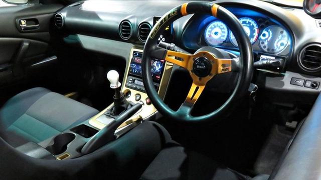 尼桑silvia同样非常有名,这款车出口国海外市场,比如说进入美国的版本