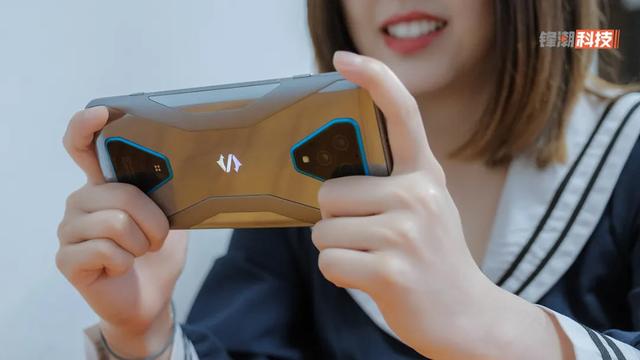 听说,一加8 pro 能拍透视照?