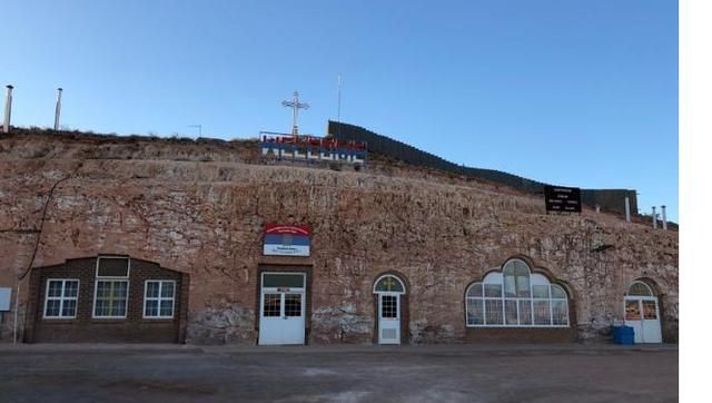 年均温度高达50度,人们生活在地底消热|库伯佩迪|小镇|地下室_新浪