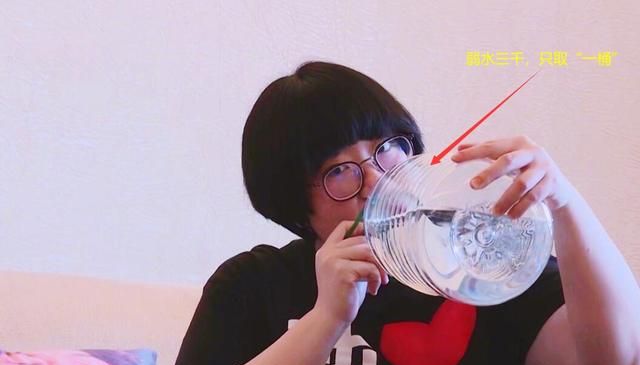这是我见过最接地气的明星家了:厨房放油炸锅|颜如晶|油炸锅|接地气