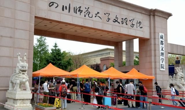 四川某高校新生女宿因视频走红