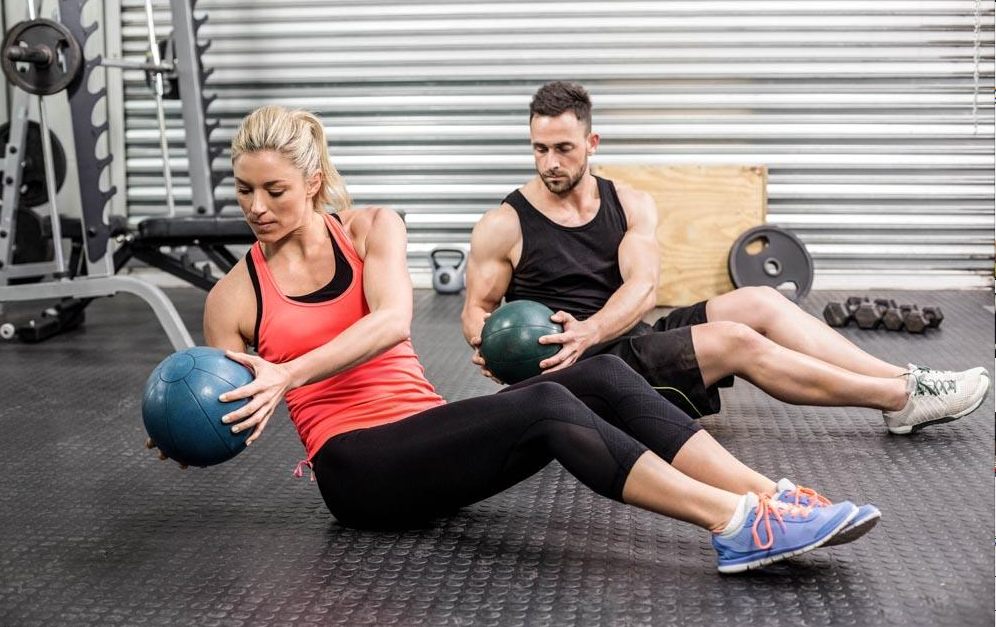 运动是青春永驻的秘诀,居家燃脂训练,帮你燃烧脂肪保持均匀身材