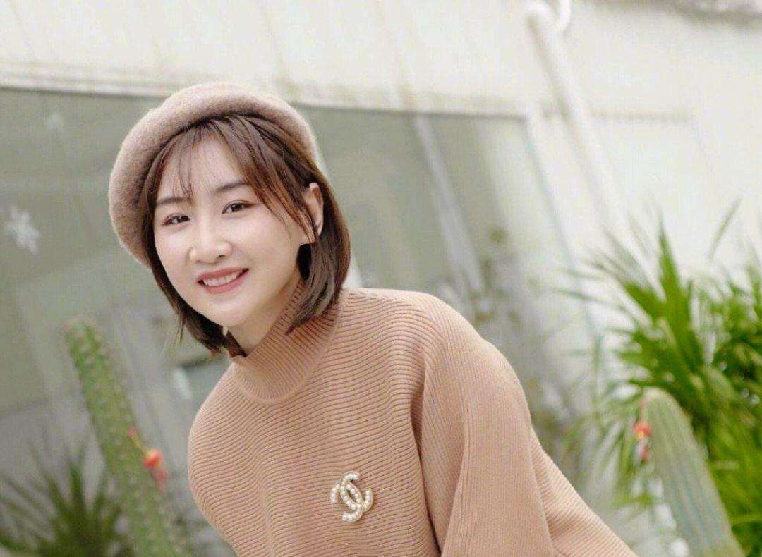 42岁跳水女皇伏明霞现状:膝下3娃生活幸福,大26岁丈夫略显老态