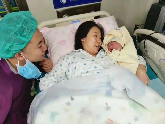为啥妈妈抱不会哭,别人抱就哭?