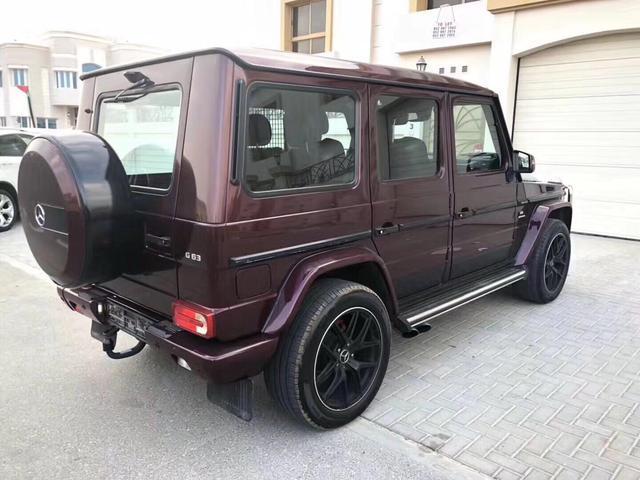 实拍奔驰g63只卖56万,外观硬朗强悍,女生看到都得惊呼一声