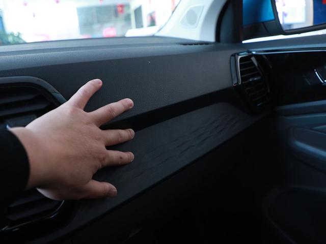 到一汽-大众捷达4S店体验捷达VS7，花10-14万买它不香吗