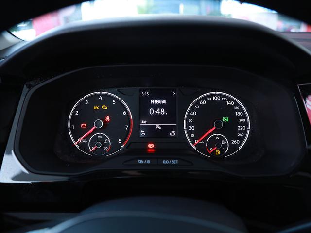 到一汽-大众捷达4S店体验捷达VS7，花10-14万买它不香吗