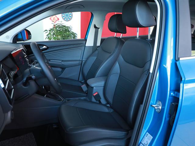 到一汽-大众捷达4S店体验捷达VS7，花10-14万买它不香吗