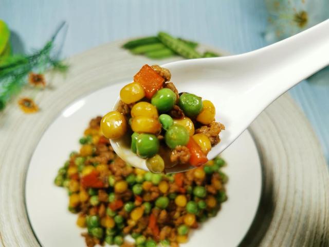 豌豆正当季,配上这3种食材一起炒,咸香可口,营养健康益肠胃