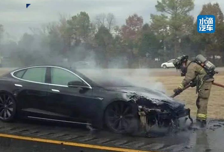 特斯拉去年上海的“一把火”，烧出了动力电池的“大转折”